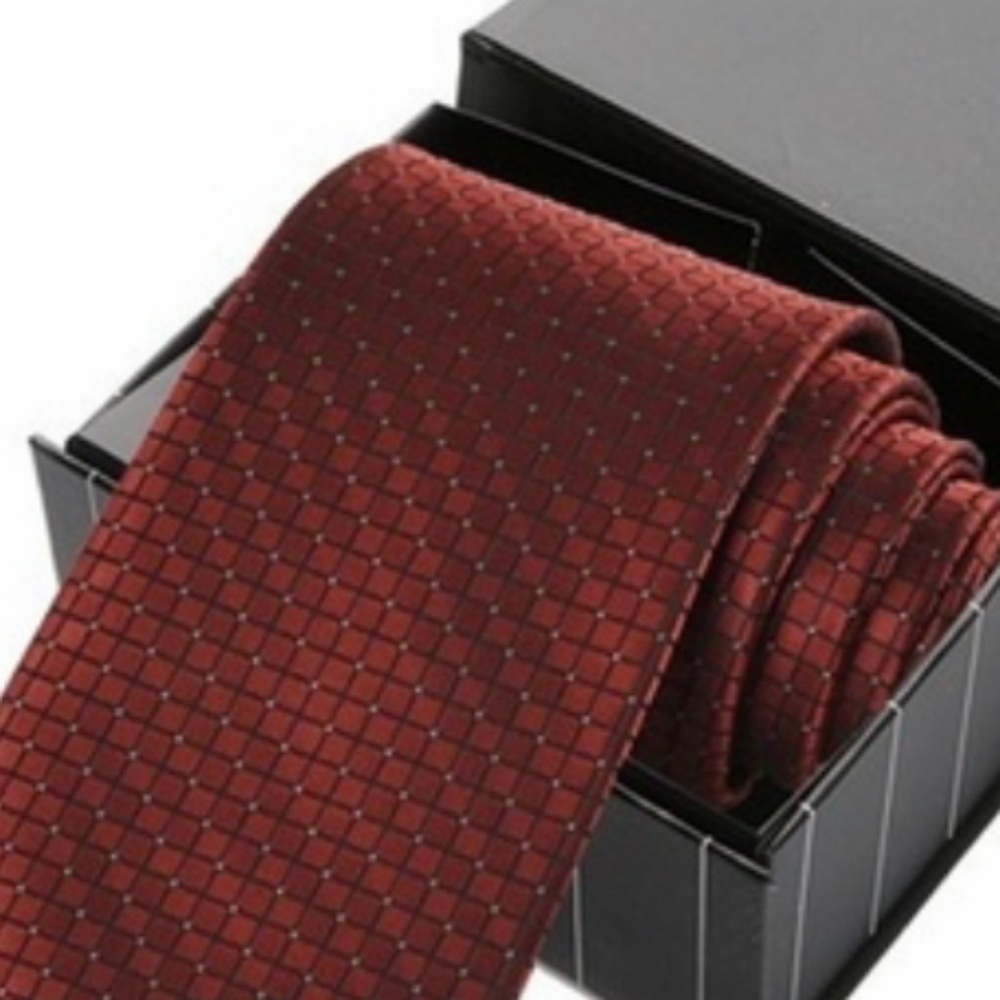 Men's Deep Ruby Red Patterned Tie - Picture 3 of 3